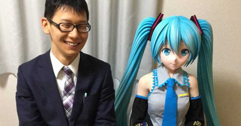 Hatsune Miku's Husband Fights for Recognition of Fictosexuals