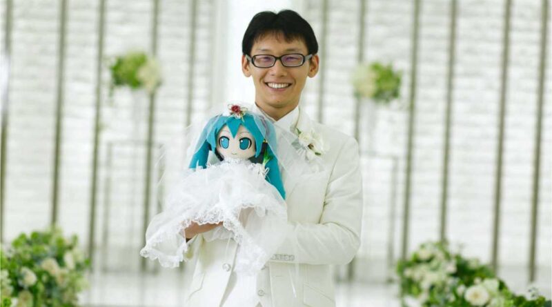 Miku's Husband Tells People to Differentiate between Reality and Fiction